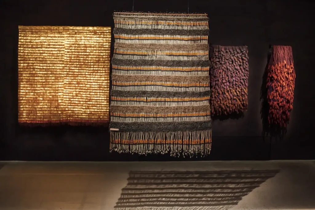 Tendencia en el arte: Arte textil. Una mirada desde América Latina con Olga de Amaral como figura central.