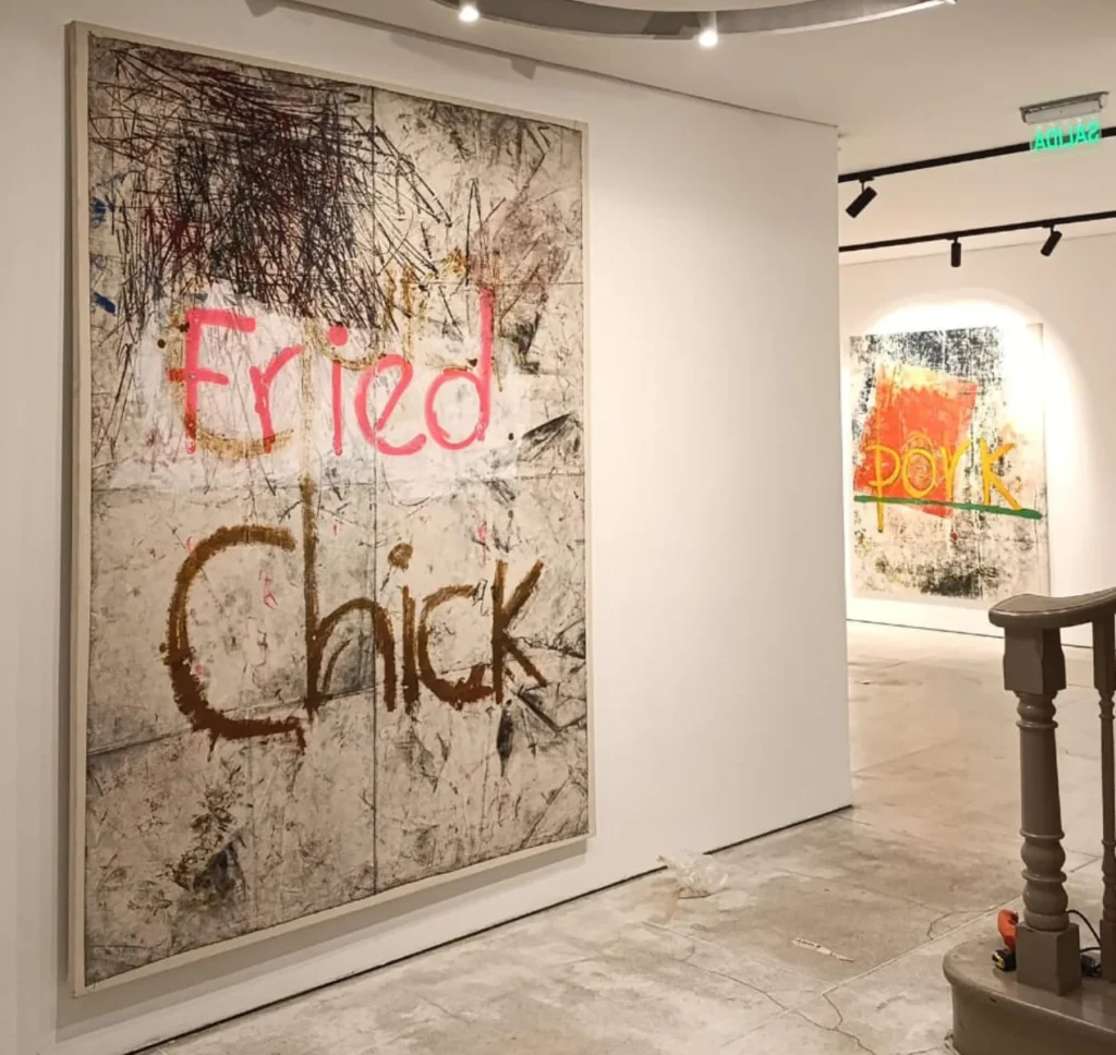 Obras de arte del Óscar Murillo, actualmente en exposición en Duque Arango Galería