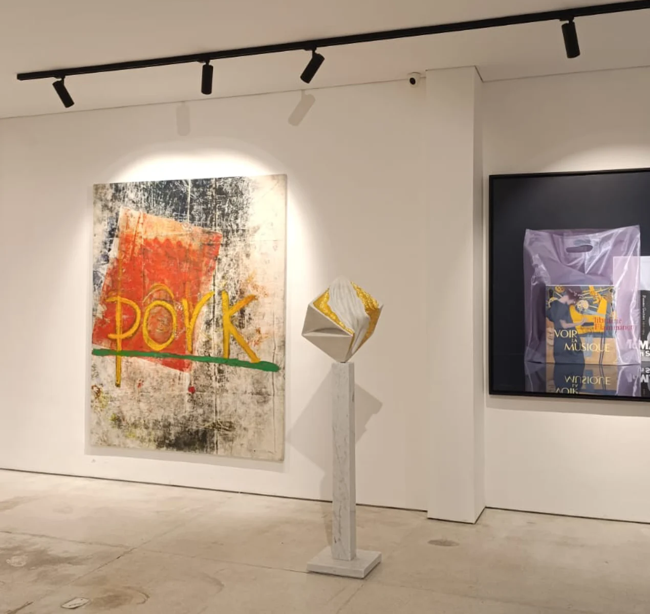 4 Fotos de la exhibición Cartografías de la materia en Galería Duque Arango 2025