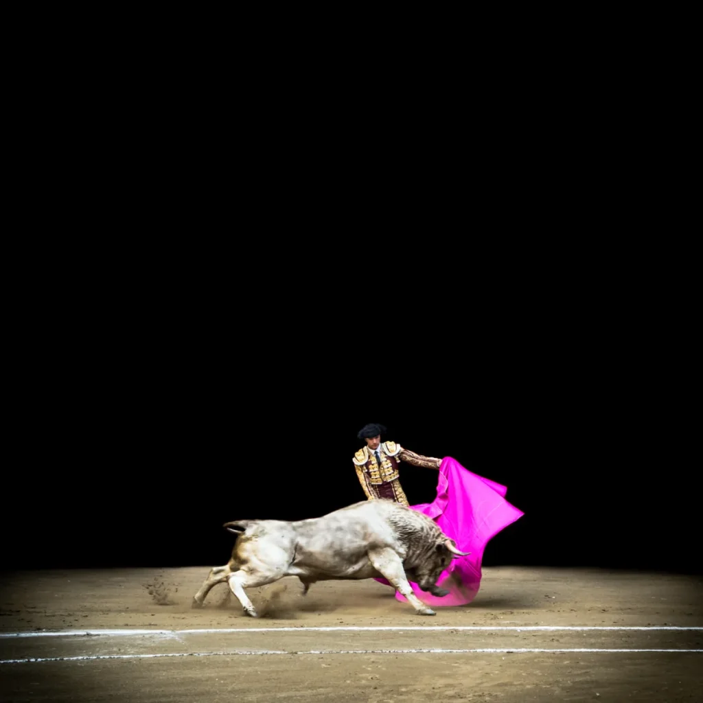 En negro: figura y luz, Daniel Estrada | Galería Duque Arango