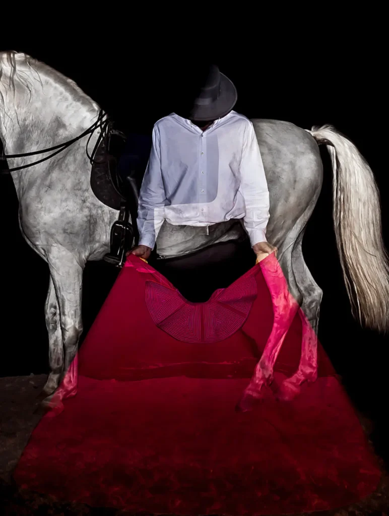 En negro: figura y luz, Daniel Estrada | Galería Duque Arango