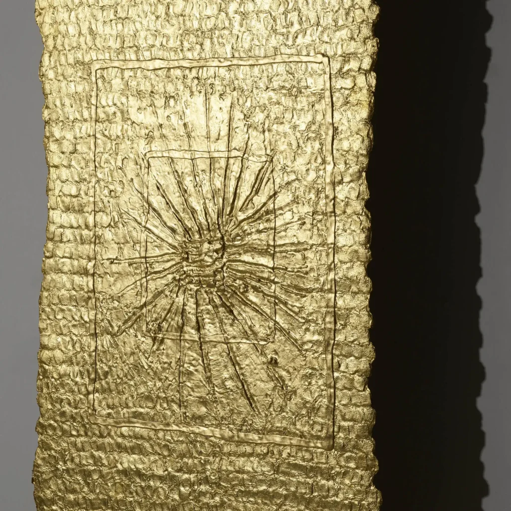 Obra de arte en oro de Olga de amaral