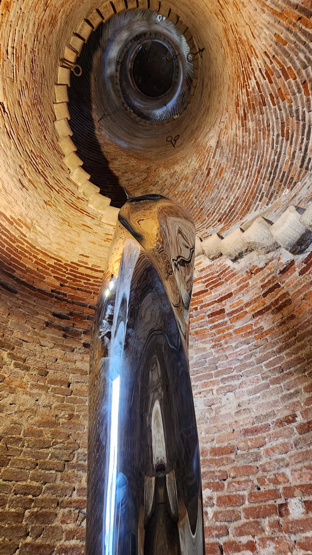 Obras de gustavo velez en pietrasanta italia para la exposicion le-dimensioni-dellequilibrio1