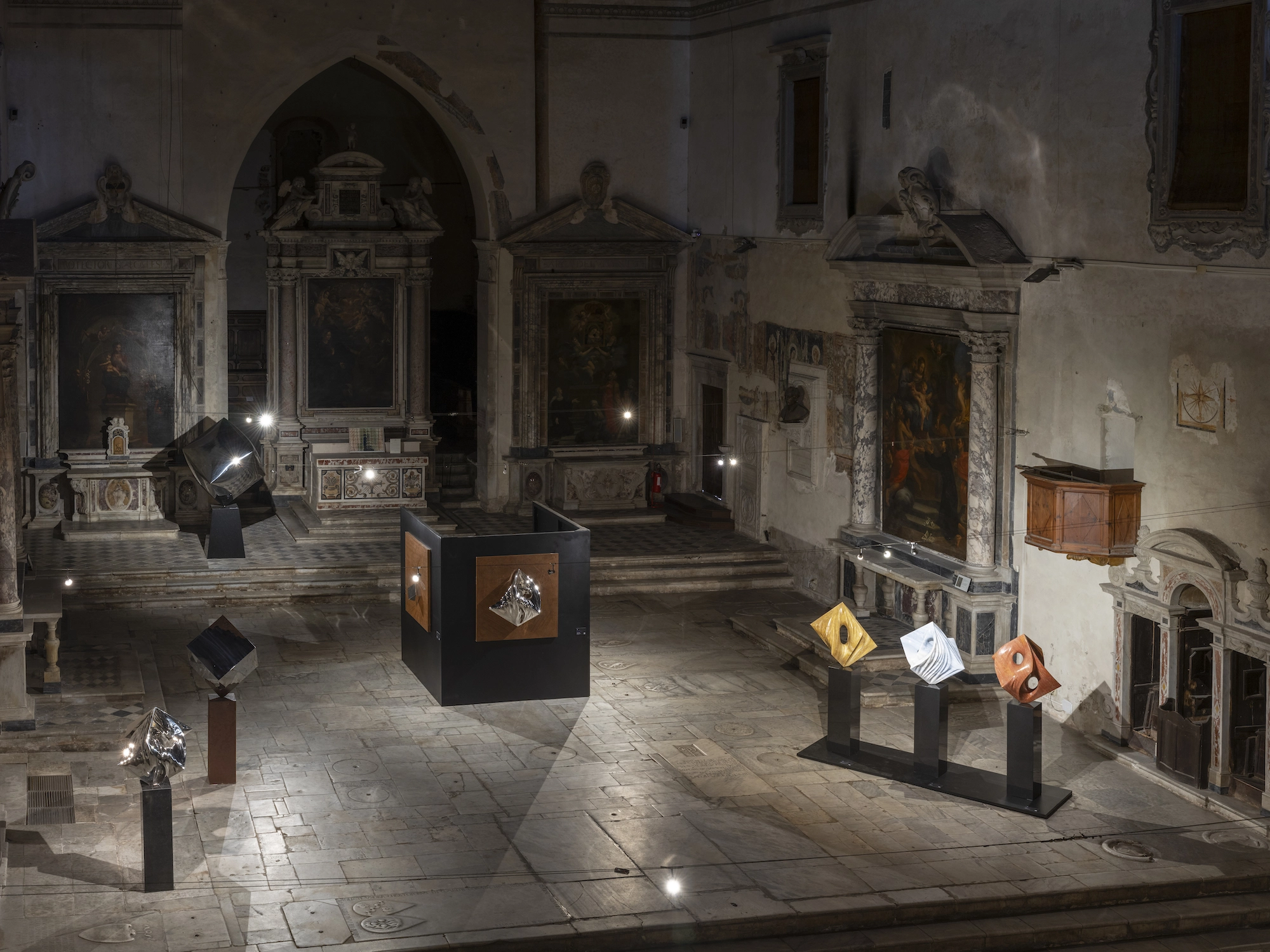 Obras de gustavo velez en pietrasanta italia para la exposicion le-dimensioni-dellequilibrio10