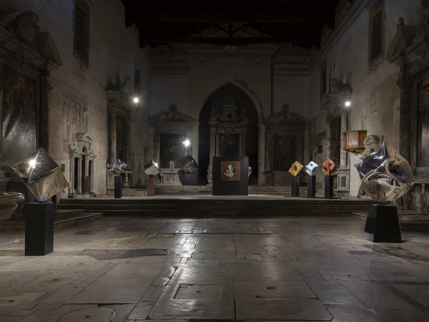 Obras de gustavo velez en pietrasanta italia para la exposicion le-dimensioni-dellequilibrio3