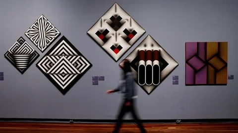 Omar Rayo Pinturas en Exposicion