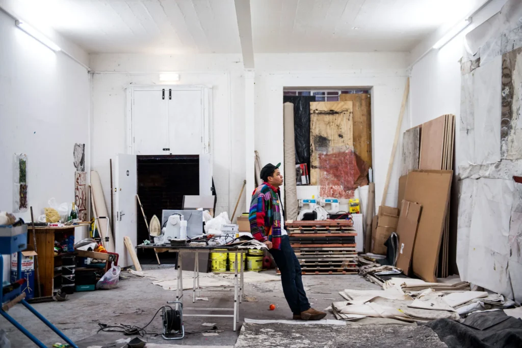 Oscar Murillo: Colombian artist of contemporary painting, conceptual installation and global participation